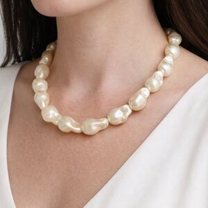 Elegant Silver Pendant Necklace